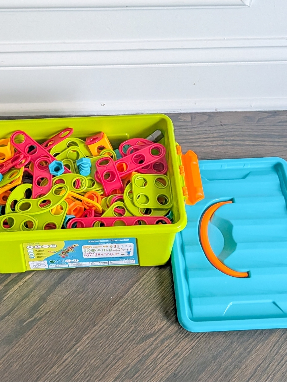 STEM Puzzle Creative Building Set with Storage Container - Picture 3 of 11